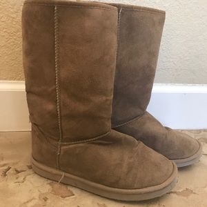 tan boots.