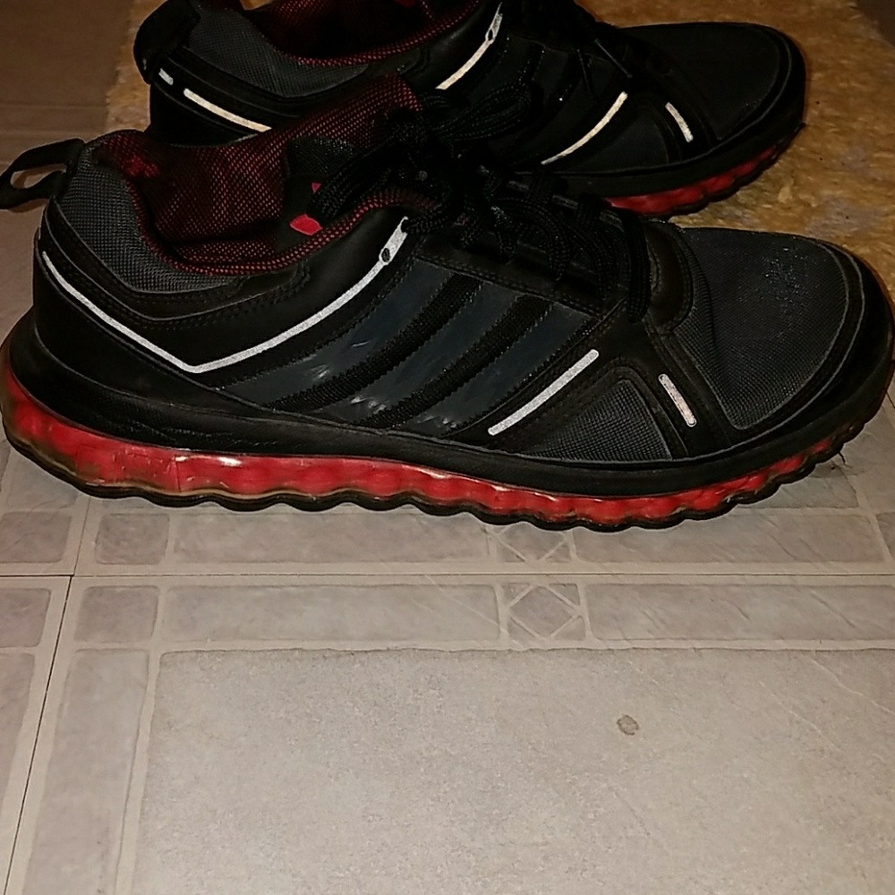 Men's gym shoes