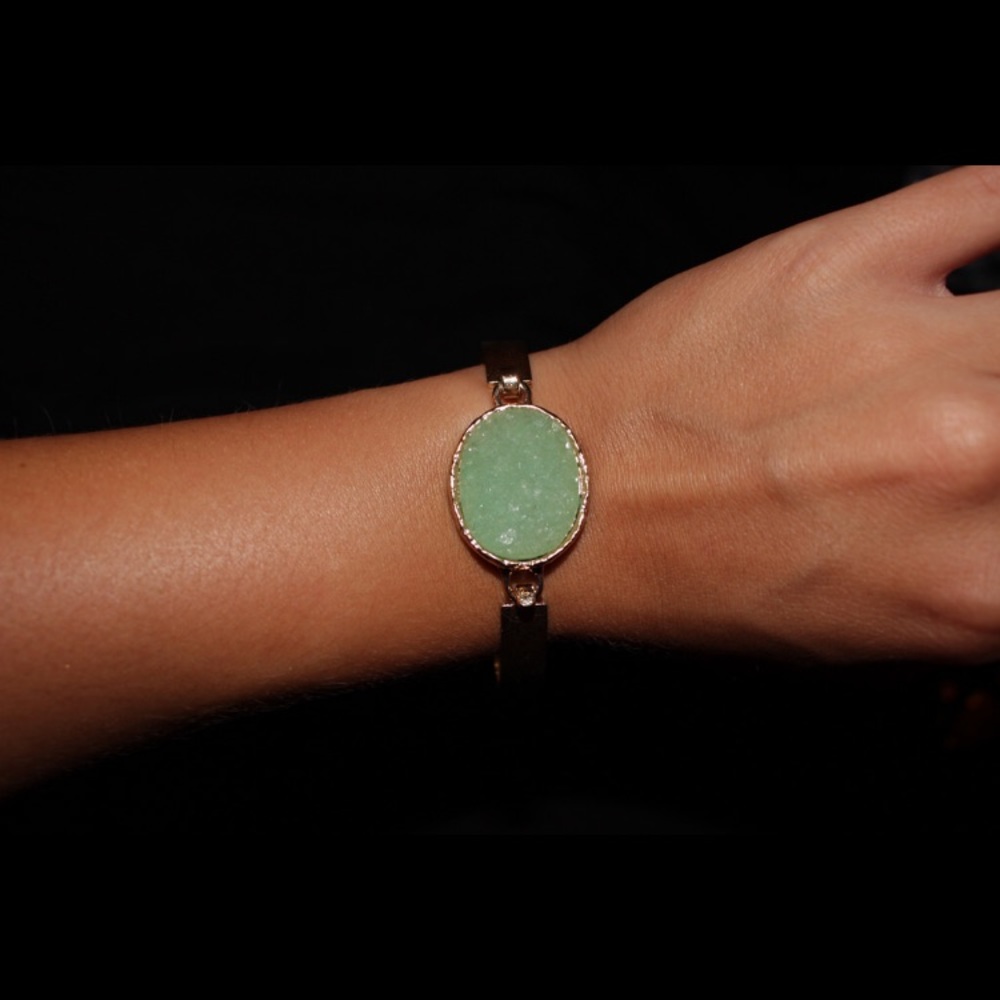 Emerald and gold bracelet