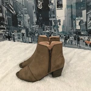 Open toes ankle brown boots