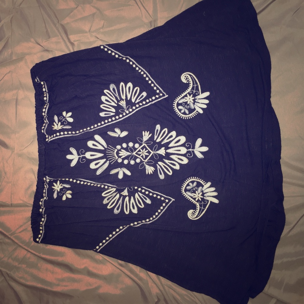 Torrid Sz 1 Strapless Embroidered Navy & White Top