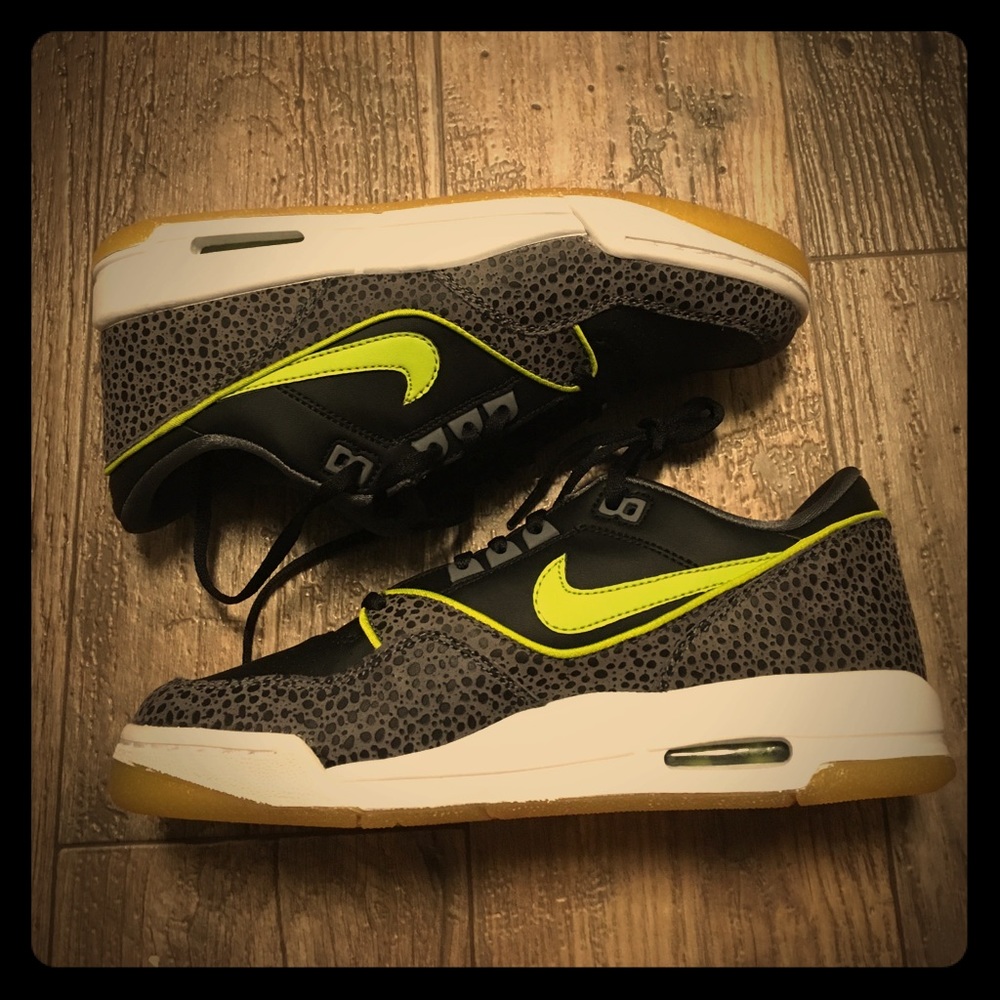 NIKE Shoes (Never Worn)