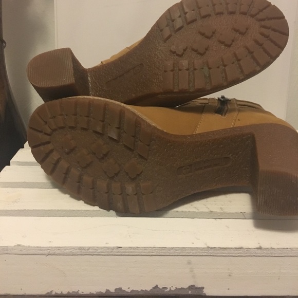 Boots - Picture 4 of 4