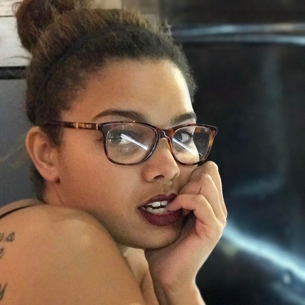 Meet your Posher, Dakota