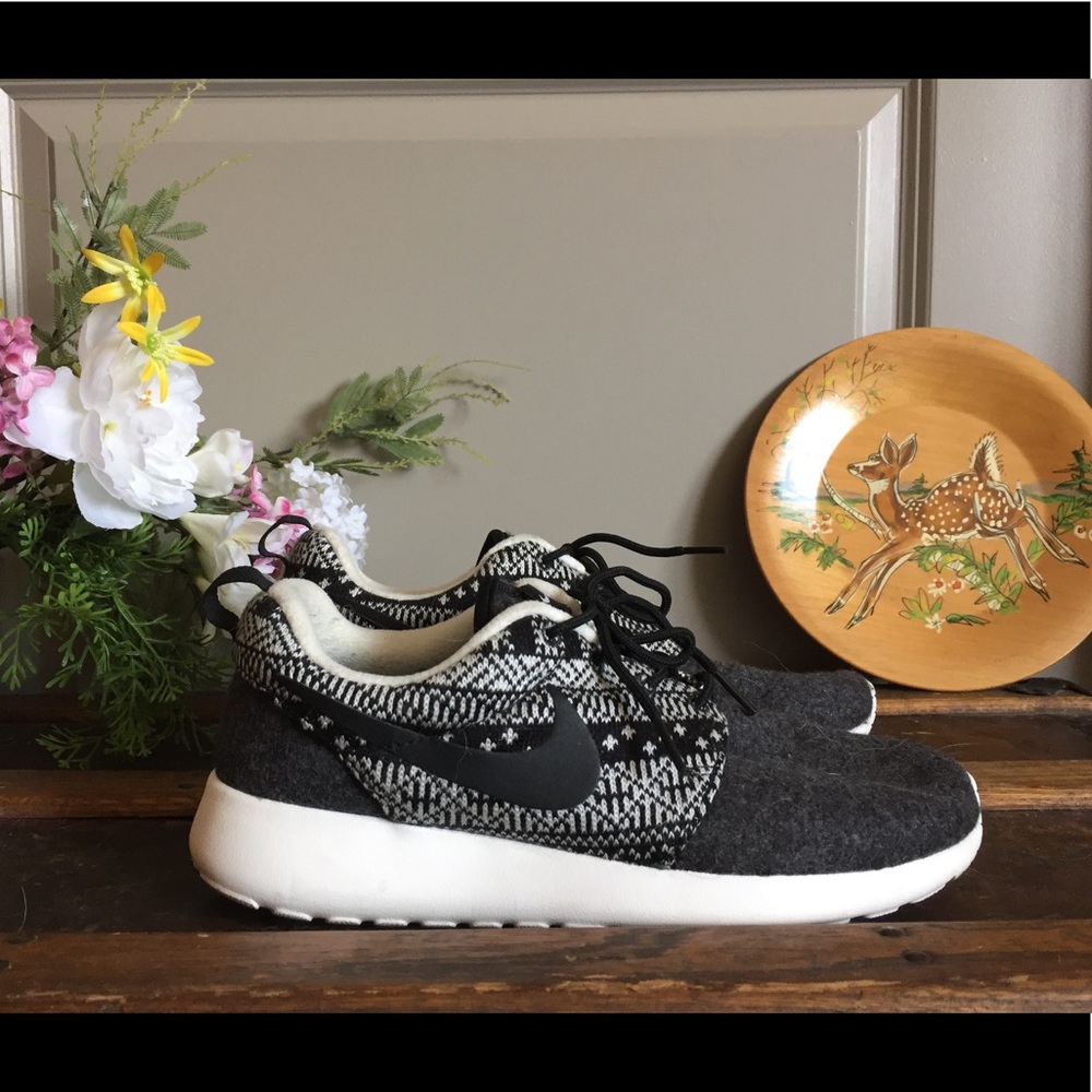 Nike Roshe Run Fair Isle Knit Winter Sneakers