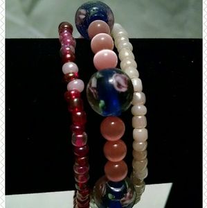 Flowered glass stretch bracelets