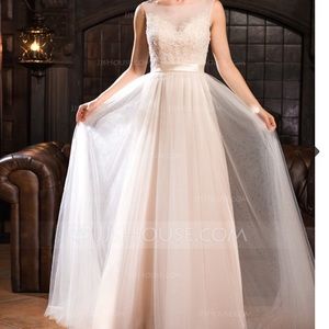 Gorgeous illusion sweetheart wedding dress, 2/4