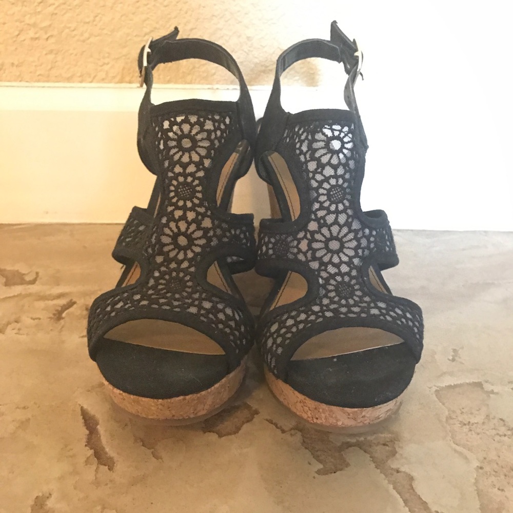 black wedges.