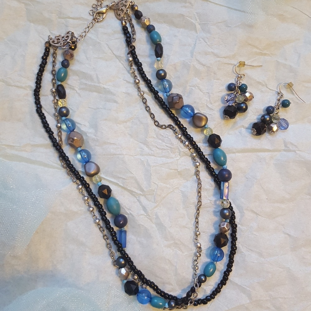 Premier Designs Midnight Blue necklace