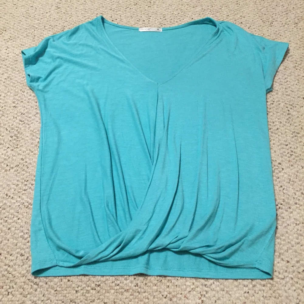 3/$18 SALE NWOT Boutique Turquoise tshirt vneck