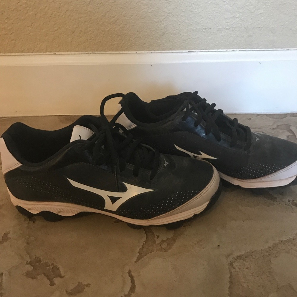 black softball shoes.
