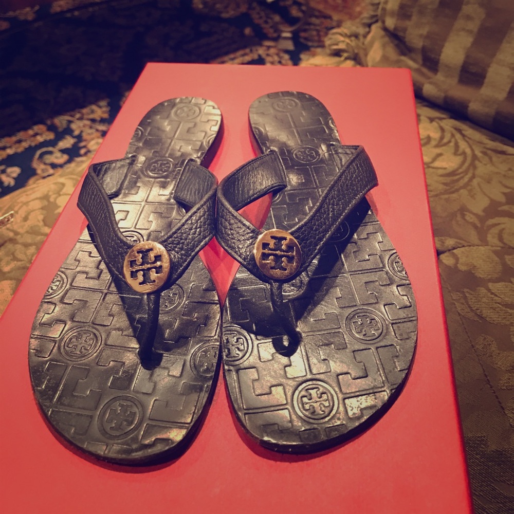 Gently used authentic Tory Burch flip flops