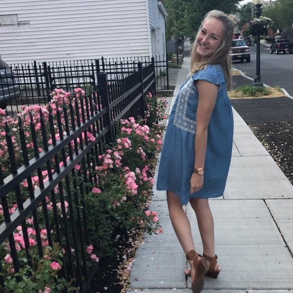 Meet your Posher, Abby - Picture 1 of 1