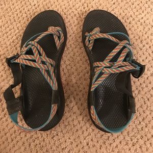 size 8 rainbow chacos