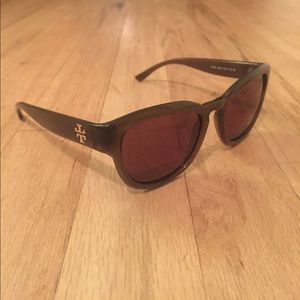Tory Burch Cat eyed sunglasses