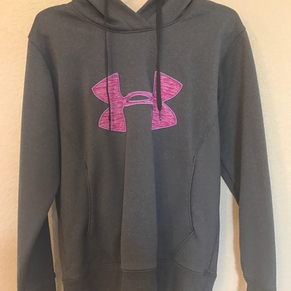 gray under armor sweatshirt.