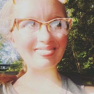 Meet your Posher, Lina