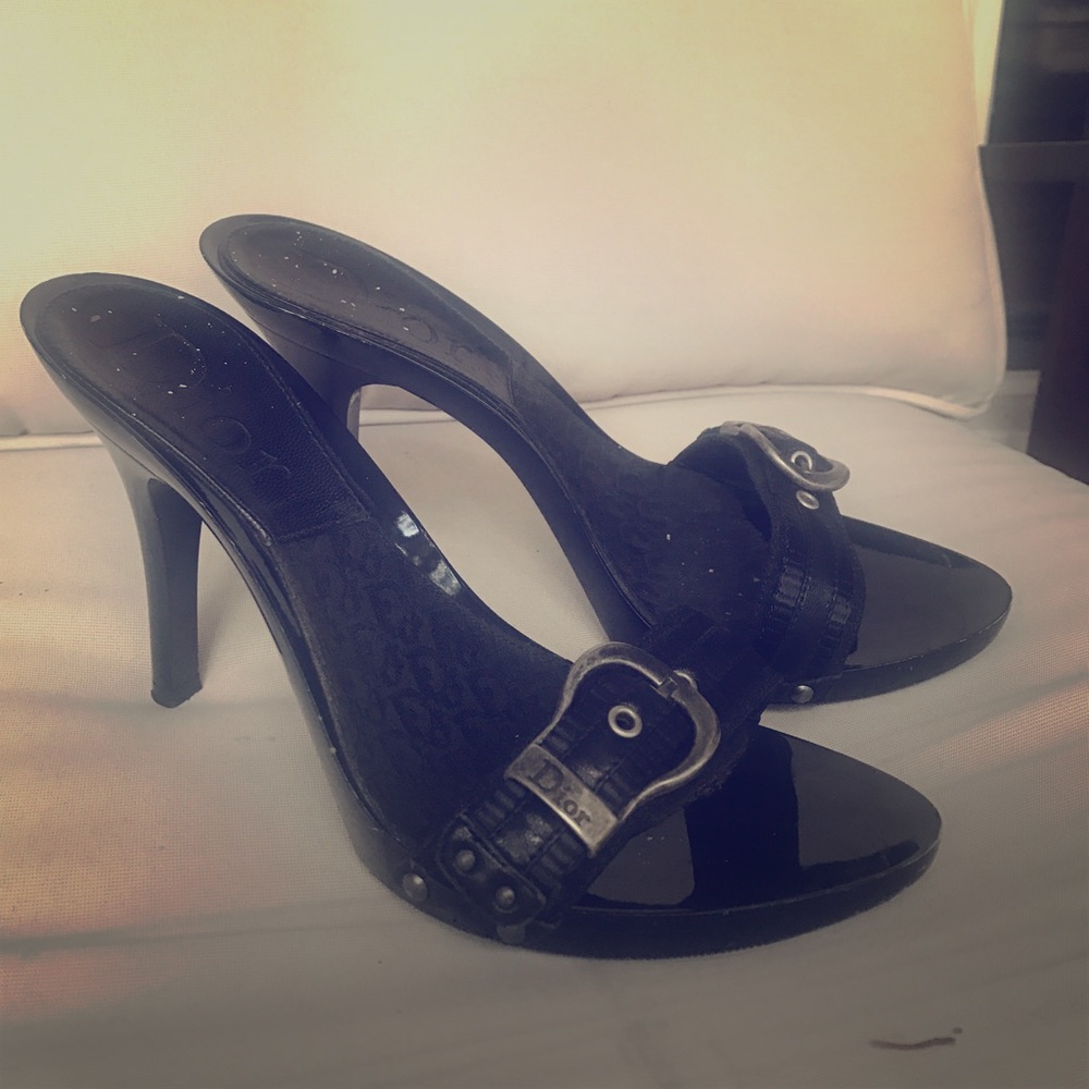 Dior heals