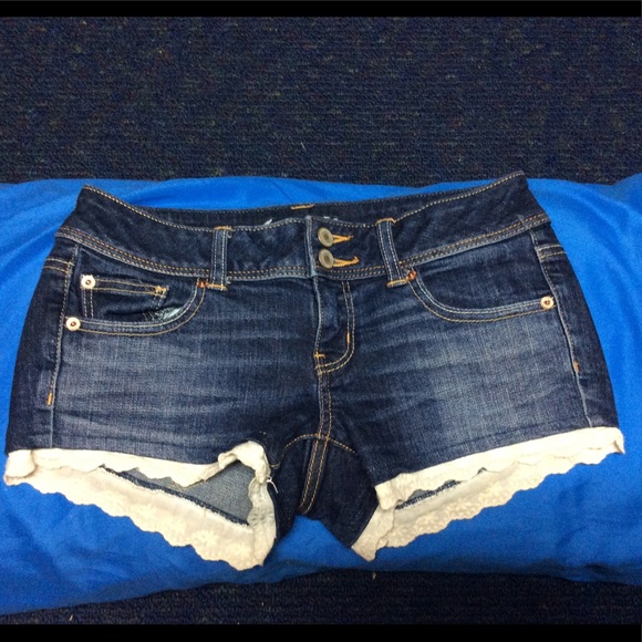 American Eagle jean shorts with lace.. size 2 - Picture 1 of 7
