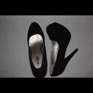 Black heels Charlotte ruse