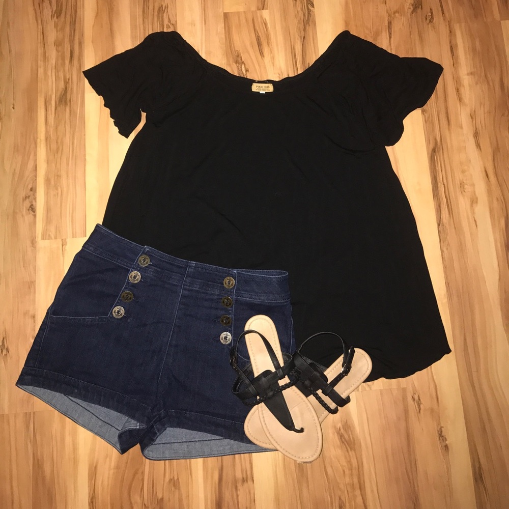 Off the shoulder Piko top