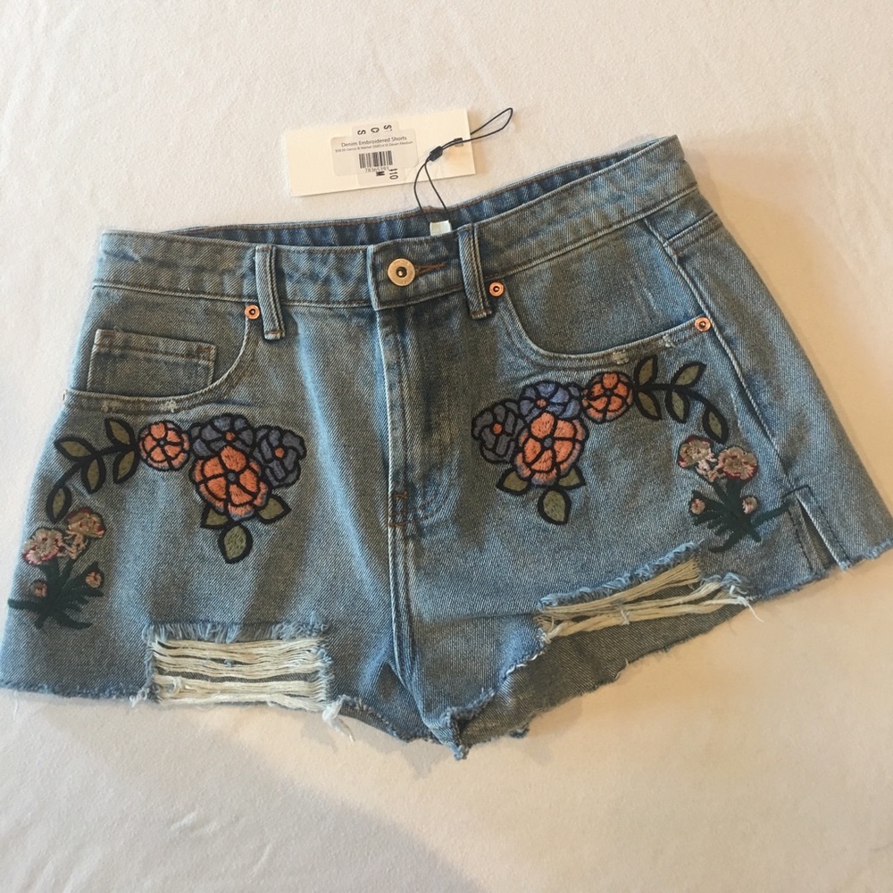 Denim embroidered shorts Size M