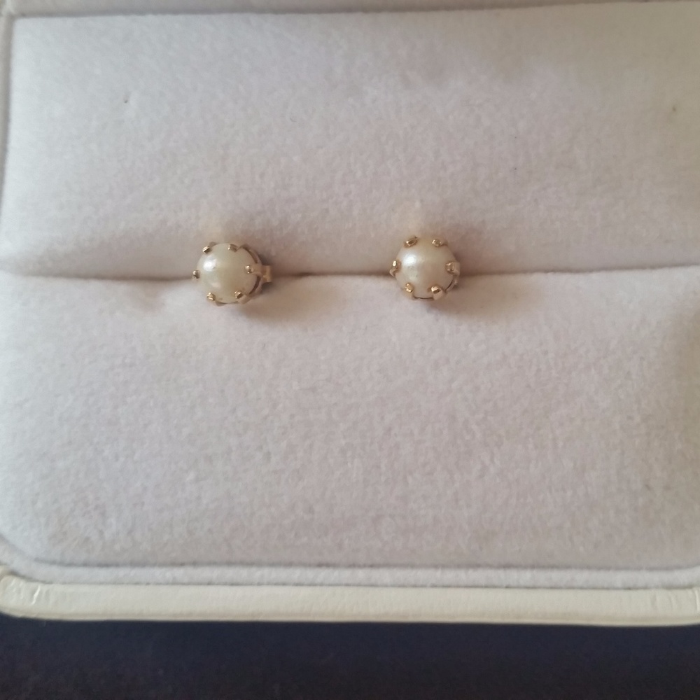 Vintage Gold and Pearl Stud Earrings