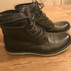 10.5 Sonoma boots. NEVER BEEN WORN.