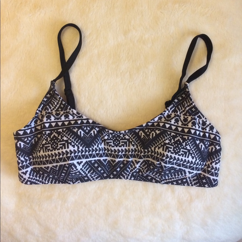 Xhilaration caged back bathing suit top
