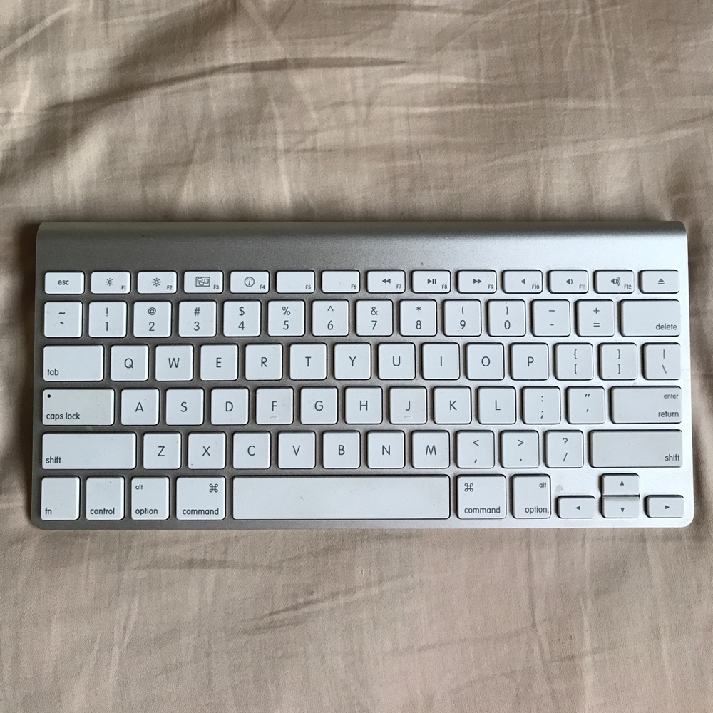 Wireless apple iMac keyboard