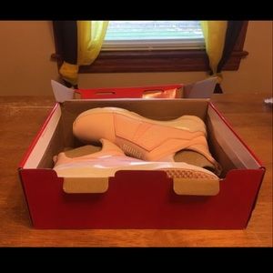 Women's Size 9 Rose Pink Pumas