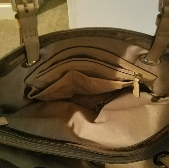 Micheal Kors handbag - Picture 4 of 4