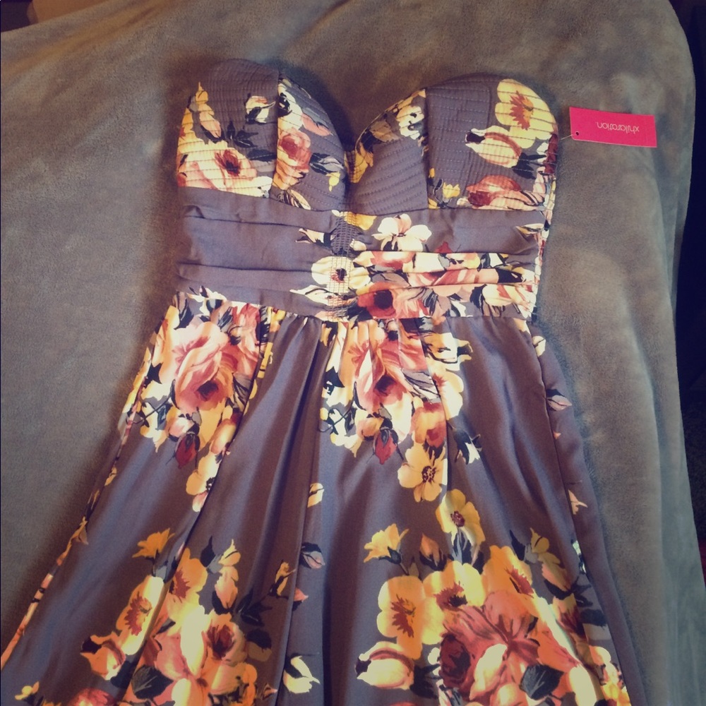 Gorgeous, new, tags still on, floral pantsuit!