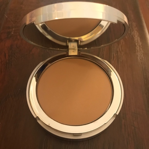 It Cosmetics powder - Picture 2 of 3