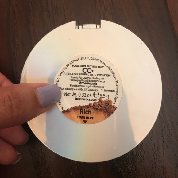 It Cosmetics powder - Picture 3 of 3