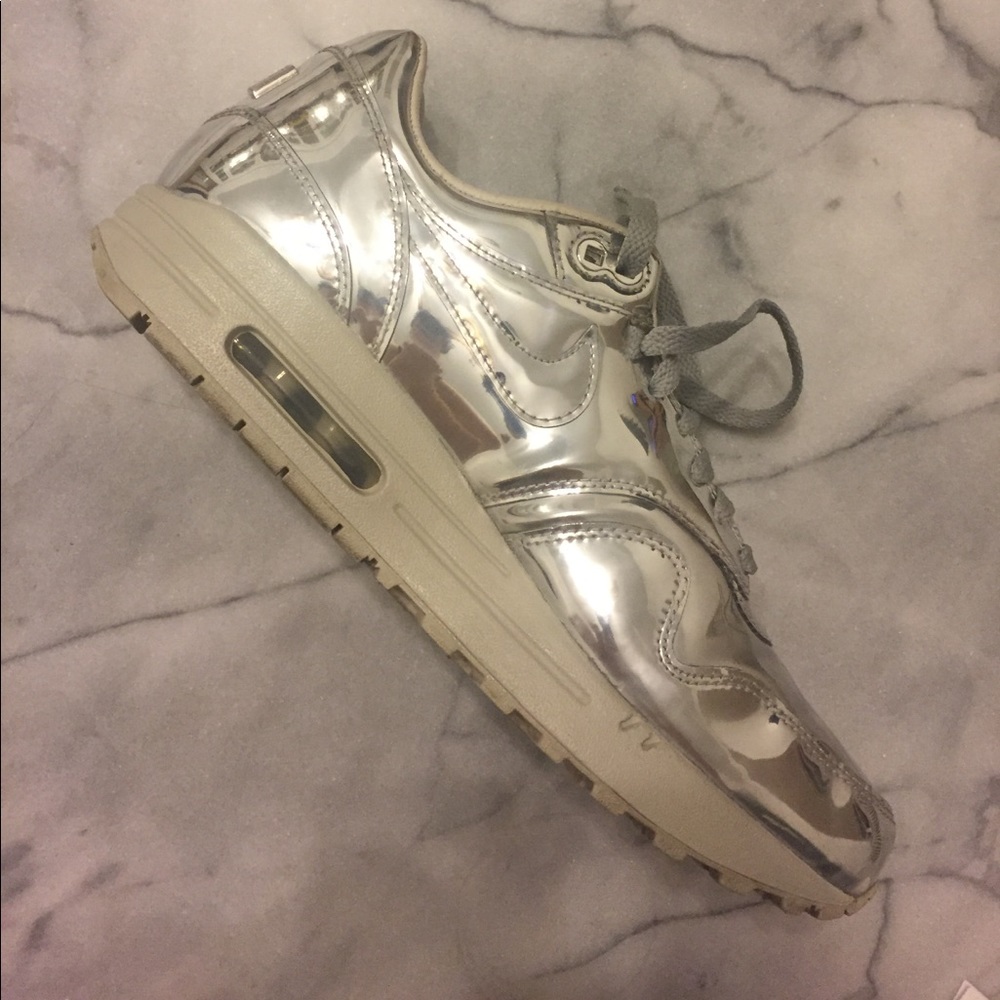 Nike air max liquid silver size 10