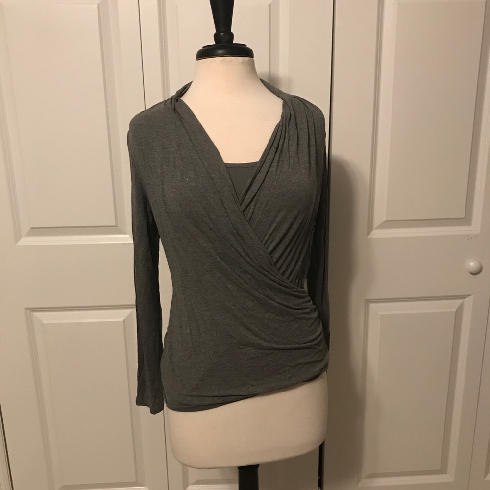 3/$18 SALE Gray wrap top Matching Tank Top Stretch