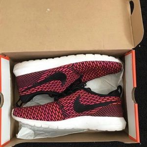 Nike Flyknit Roshe