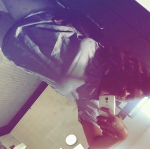 Meet your Posher, Titi