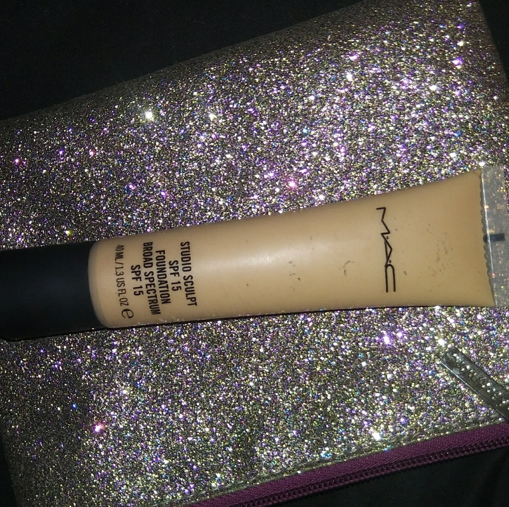 MAC NC20 Studio Sculpt And Bath & Body Works Pouch