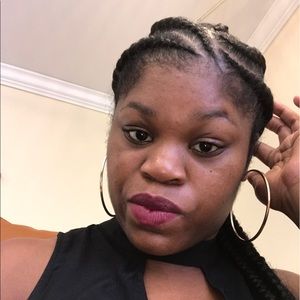 Meet your Posher, Monique