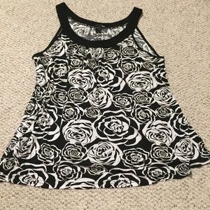 3/$18 SALE Black & white floral razorback tank top