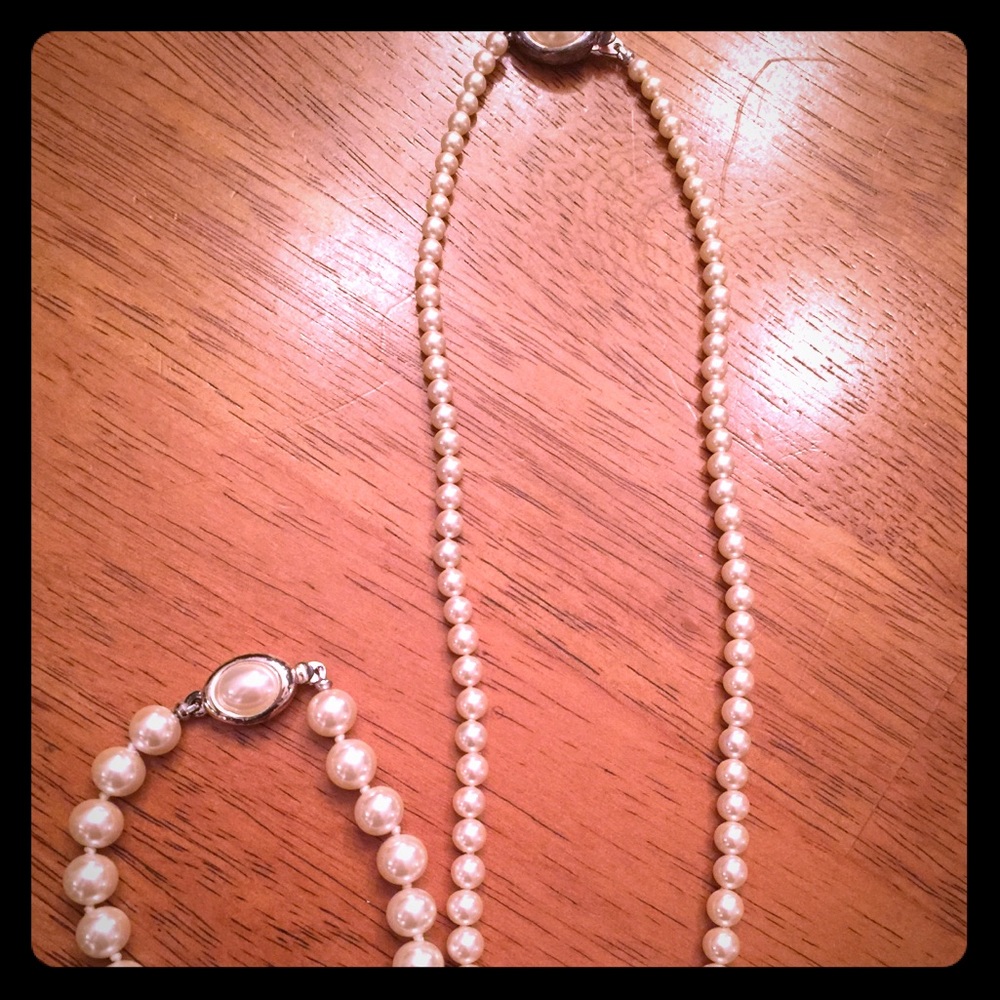 Necklace and bracelet set