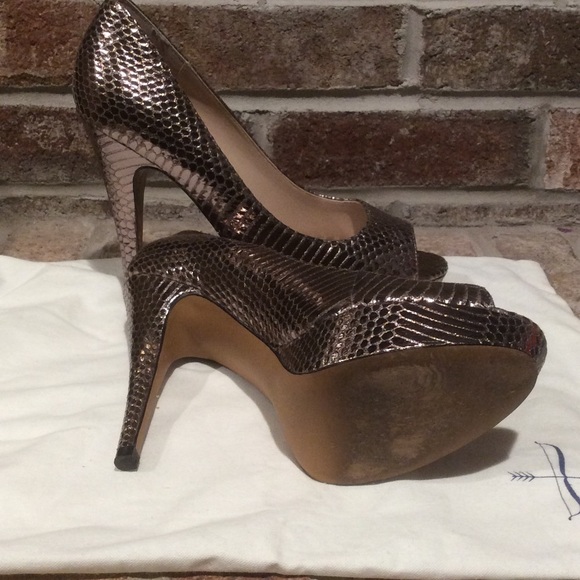 Pour La Victoire bronze heels - Picture 6 of 8