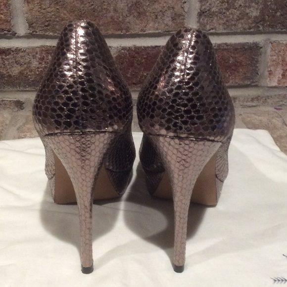 Pour La Victoire bronze heels - Picture 8 of 8