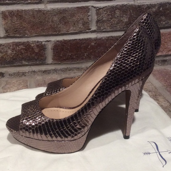 Pour La Victoire bronze heels - Picture 4 of 8