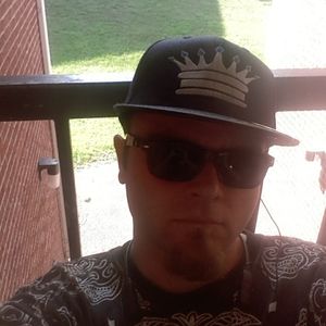 Meet your Posher, Dustin