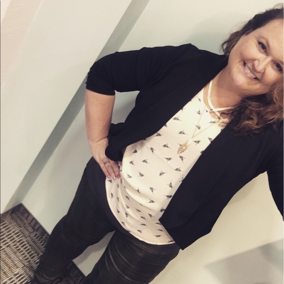 Meet your Posher, Erika 🛍️ ReStyleVibe 🛍️ - Picture 6 of 7