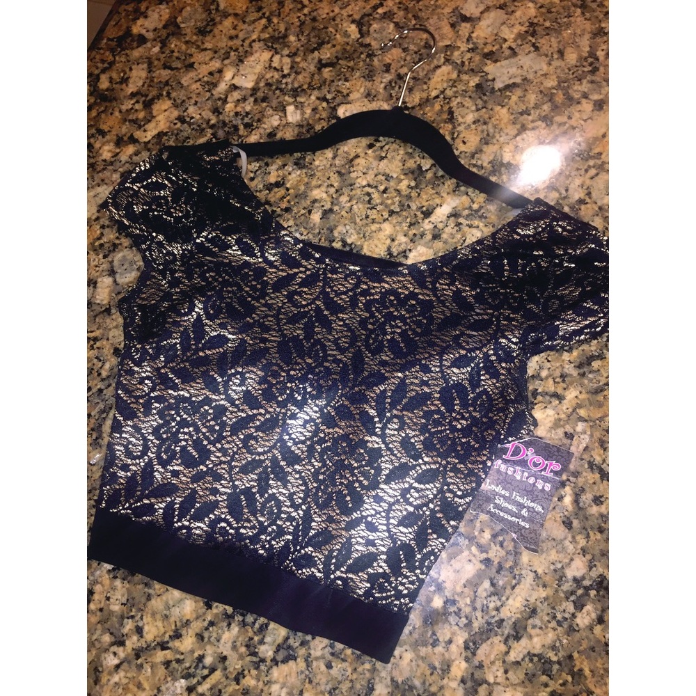 NWT LACE CROP TOP