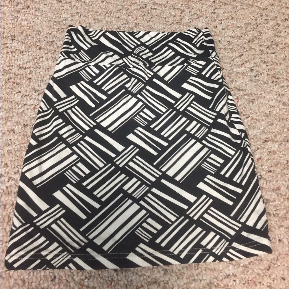 Black and white bodycon skirt